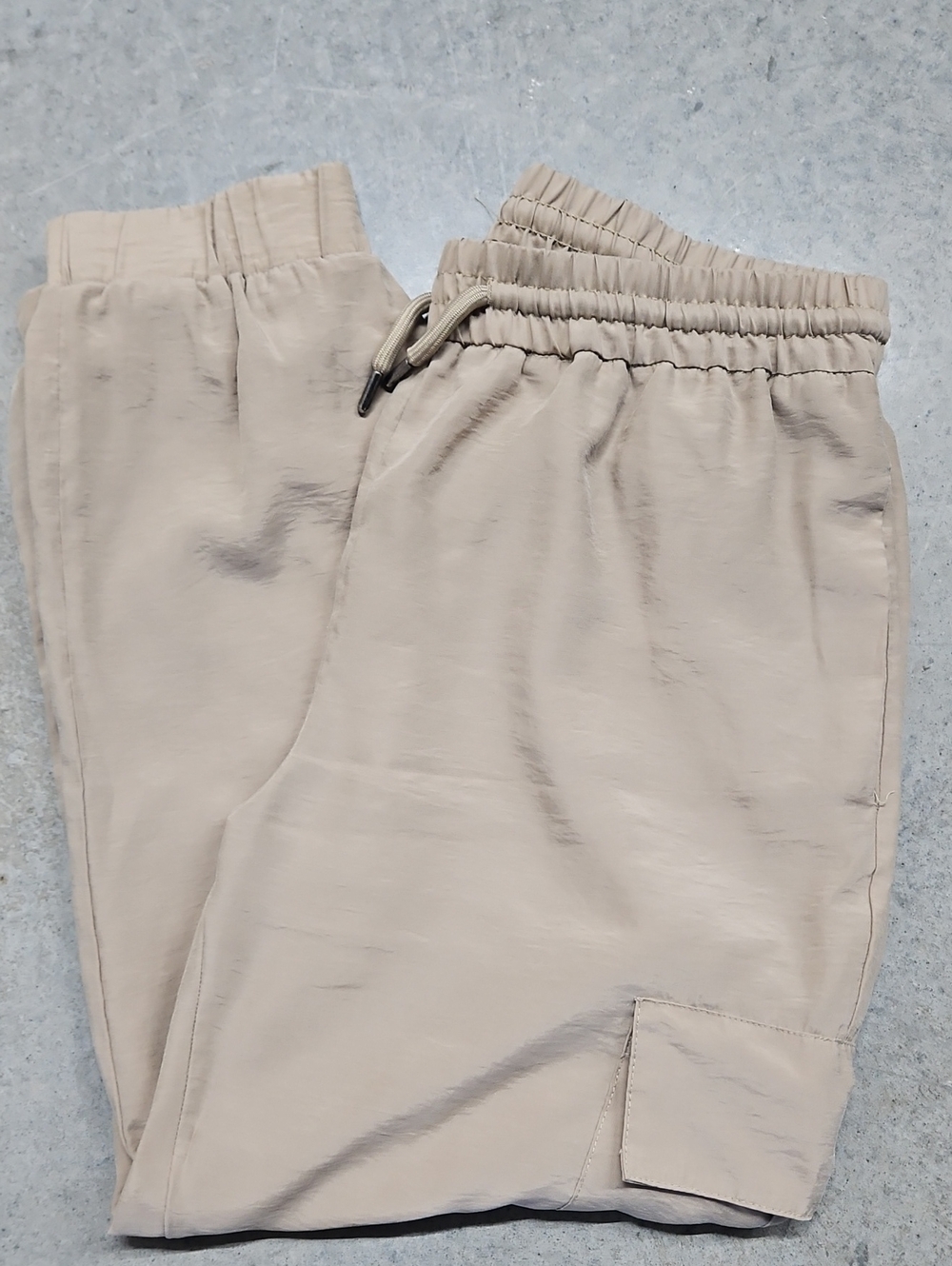 Zara Women's Cargo Pants in Light Beige